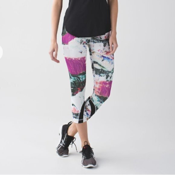 lululemon athletica Pants - Lululemon Run: Inspire Crop II *All Full-On Luxtreme Water Color Print Size 6